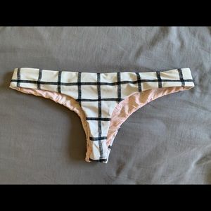 White stitches  acacia bottom